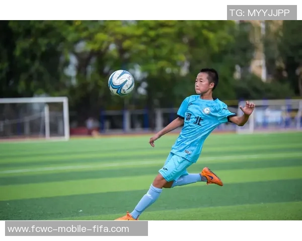 提升球技与团队合作成人足球培训班助你实现足球梦想